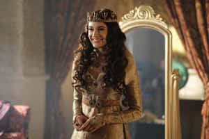 Regal Smilein Golden Gown Wallpaper