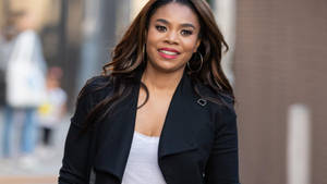 Regina Hall In A Casual Black Jacket Wallpaper