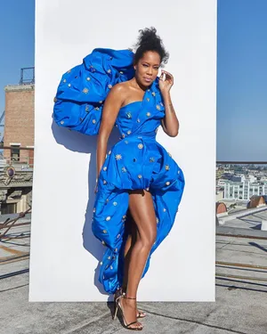 Regina King Dress Blue And White Wallpaper