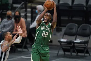 Reliable Bucks Player Khris Middleton Wallpaper