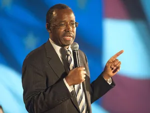 Renowned Neurosurgeon And Political Figure, Ben Carson, During A Public Talk Wallpaper