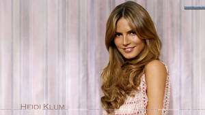 Renowned Supermodel Heidi Klum Radiating Elegance At A High-profile Event. Wallpaper