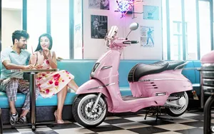 Retro Diner Peugeot Scooter Scene Wallpaper