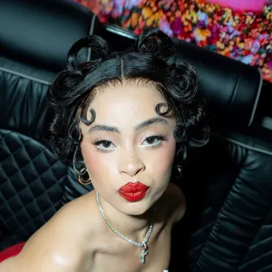 Retro Glamour Portrait Wallpaper