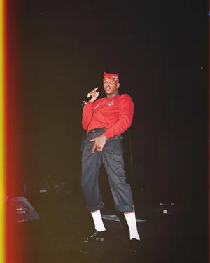 Retro Hip Hop Performance Aesthetic Wallpaper