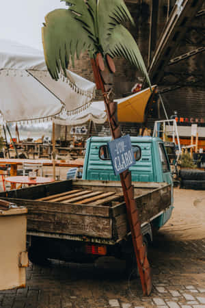 Retro Summer Truck With Palm Decoration Wallpaper