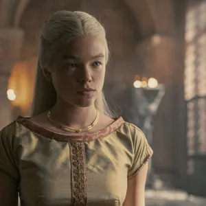 Rhaenyra Targaryen Yellow-gold Dress Wallpaper
