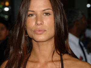 Rhona Mitra Simple Makeup Wallpaper