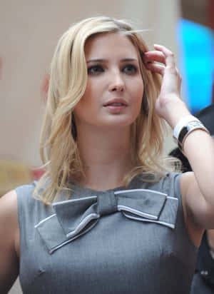 Ribboned Gray Dress Of Ivana Trump Wallpaper