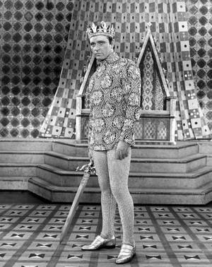 Richard Burton Wearing A Crown Wallpaper