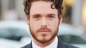 Richard Madden Curly Hair Wallpaper