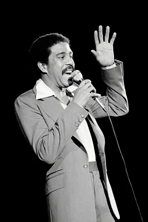 Richard Pryor On Stage - The Light Of Comedy Wallpaper