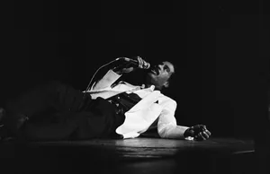 Richard Pryor Overcoming Challenges Wallpaper