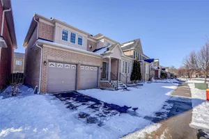 Richmond Hill Suburban Winter Home Wallpaper