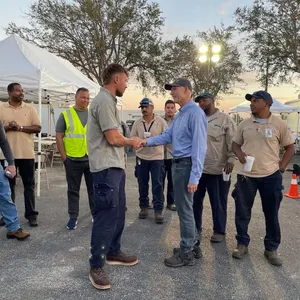 Rick Scott Shakes Hands With Worker Wallpaper