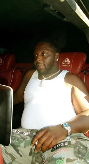 Rio Da Yung Og In Car Wallpaper