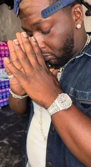 Rio Da Yung Og Prayer Moment Wallpaper