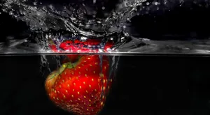 Ripe Red Strawberry Close-up Wallpaper