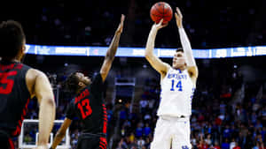 Rising Star Tyler Herro Takes The Court. Wallpaper