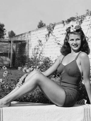 Rita Hayworth Swimsuit Model Wallpaper