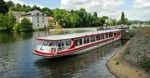River Cruisein Laval France Wallpaper