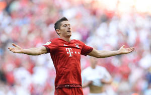 Robert Lewandowski Arms Out Wallpaper