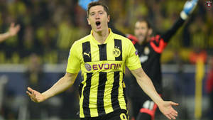 Robert Lewandowski Dortmund Player Wallpaper