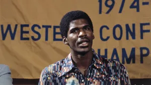 Robert Parish Young Basketball Player Wallpaper