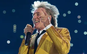 Rod Stewart Live In Birmingham Concert Wallpaper