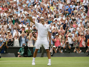 Roger Federer With Fans Wallpaper