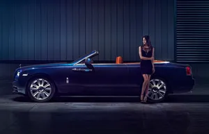 Rolls-royce 4k Dawn With Woman Wallpaper