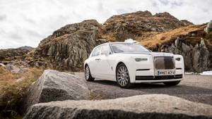 Rolls-royce 4k Phantom Near Rock Formations Wallpaper