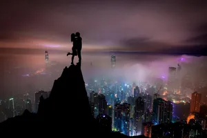 Romantic City Skyline Kiss Wallpaper