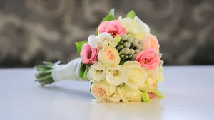 Romantic Wedding Flower Arrangement Wallpaper