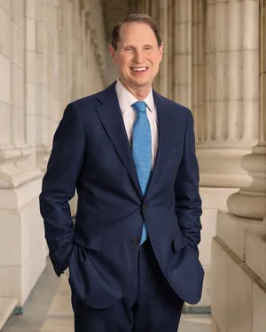 Ron Wyden Hands In Pockets Wallpaper