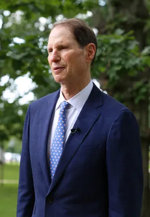 Ron Wyden In A Blue Suit Wallpaper