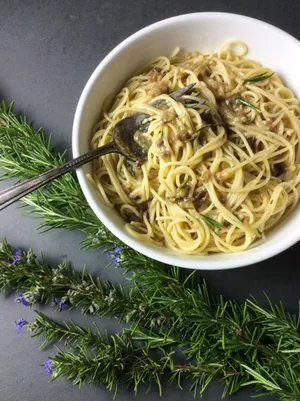 Rosemary With Noodle Bowl Wallpaper