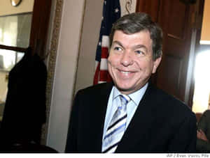 Roy Blunt Happy Smile Wallpaper