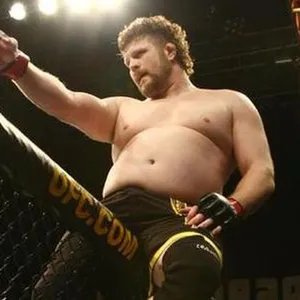 Roy Nelson Triumphantly Celebrating His Mma Victory. Wallpaper