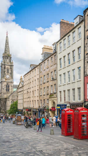 Royal Mile Edinburgh Street Scene Wallpaper