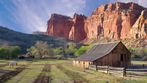 Rustic Barn In Scenic Countryside Wallpaper
