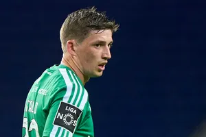Ryan Gauld Lightning Up The Estadio Do Dragao Wallpaper