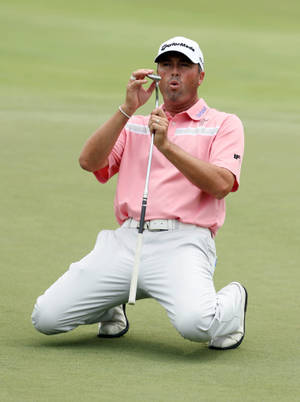 Ryan Palmer Pink Shirt Kneeling On Field Wallpaper