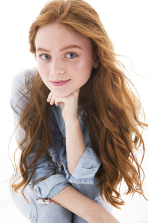 Sadie Sink In Denim Clothes Wallpaper