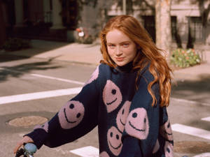 Sadie Sink In Turtle Neck Jacket Wallpaper