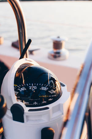 Sailing Professional Compass Wallpaper