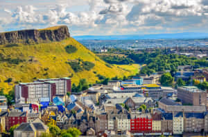 Salisbury_ Crags_ Overlooking_ Edinburgh Wallpaper