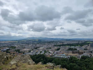 Salisbury Crags Overlooking Edinburgh Wallpaper