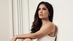 Salma Hayek Earrings Wallpaper