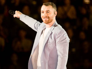 Sam Smith In Singapore 2018 Wallpaper